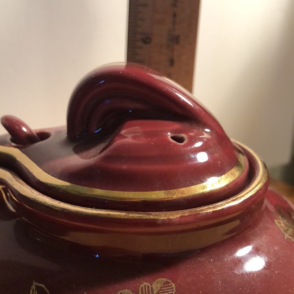 Vintage Hall burgundy and gold tea pot with hook lid - Picture 12 of 13